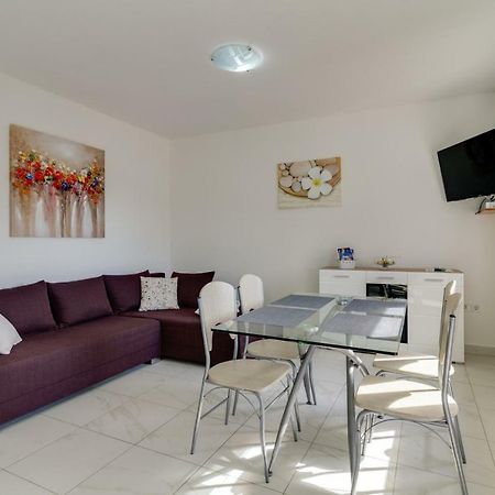 Apartments Tonka Near Beach And Sea Pula Bagian luar foto