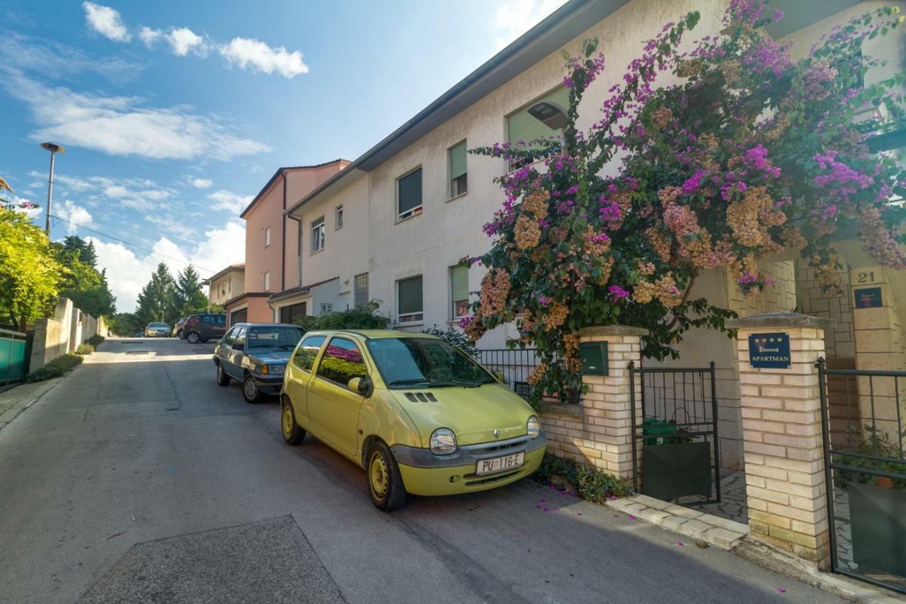 Apartments Tonka Near Beach And Sea Pula Bagian luar foto
