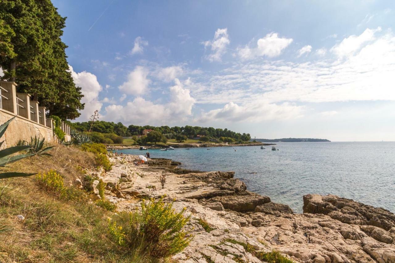 Apartments Tonka Near Beach And Sea Pula Bagian luar foto