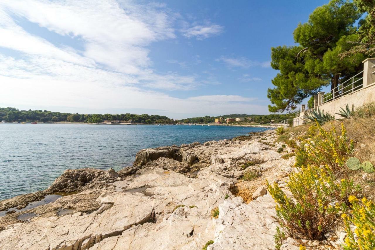 Apartments Tonka Near Beach And Sea Pula Bagian luar foto