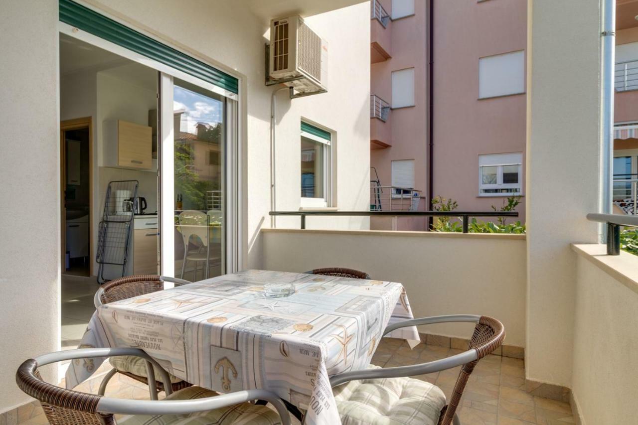 Apartments Tonka Near Beach And Sea Pula Bagian luar foto